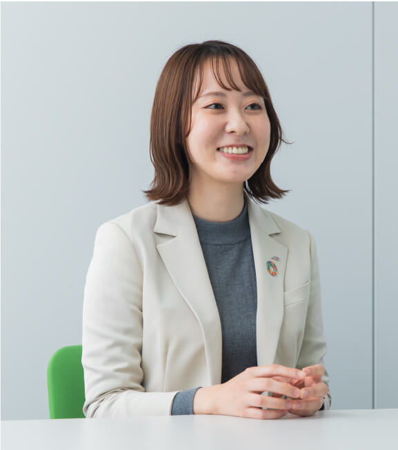 人事総務部　板谷 奈泉